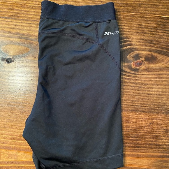 Nike pro shorts - Picture 2 of 2